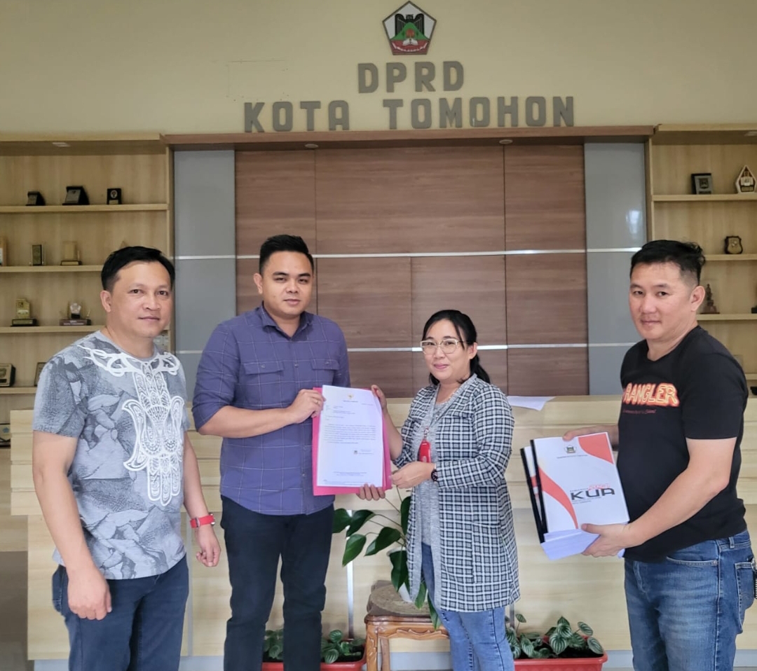 Penyerahan KUA PPAS 2024, Walikota Caroll: Berharap Dewan Mengagendakan Rancangannya