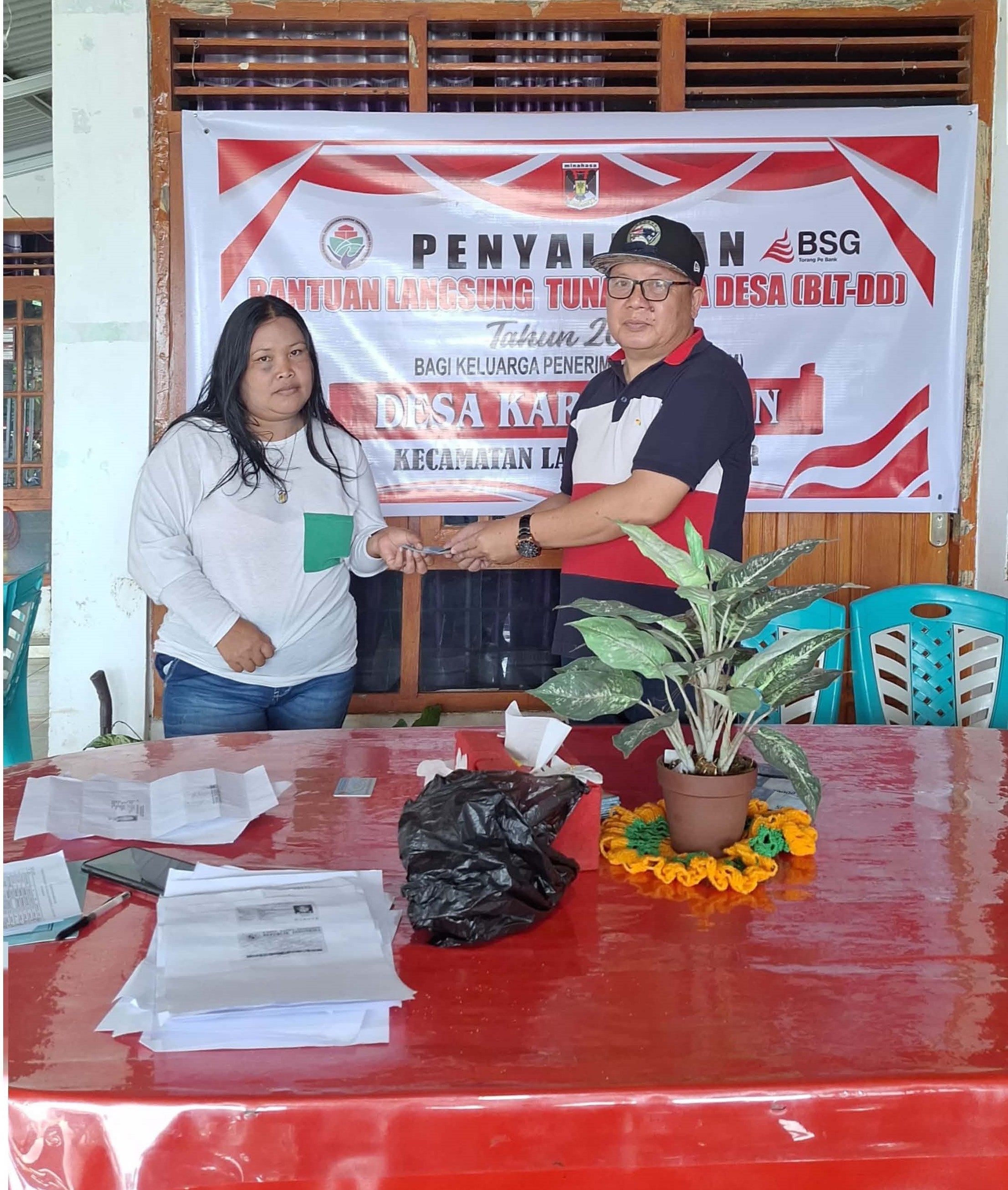 BLT Desa Triwulan I Disalurkan, Kumtua Laudy Maliangkay Minta KPM Manfaat Dengan Baik