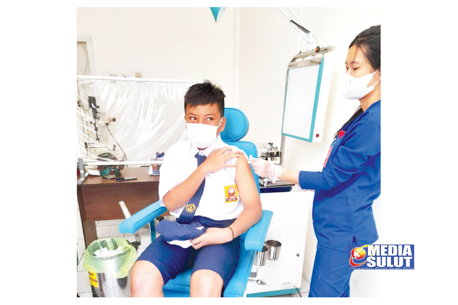 Vaksinasi Anak, Warga ‘Serbu’ Pangkalan TNI AU Sam Ratulangi