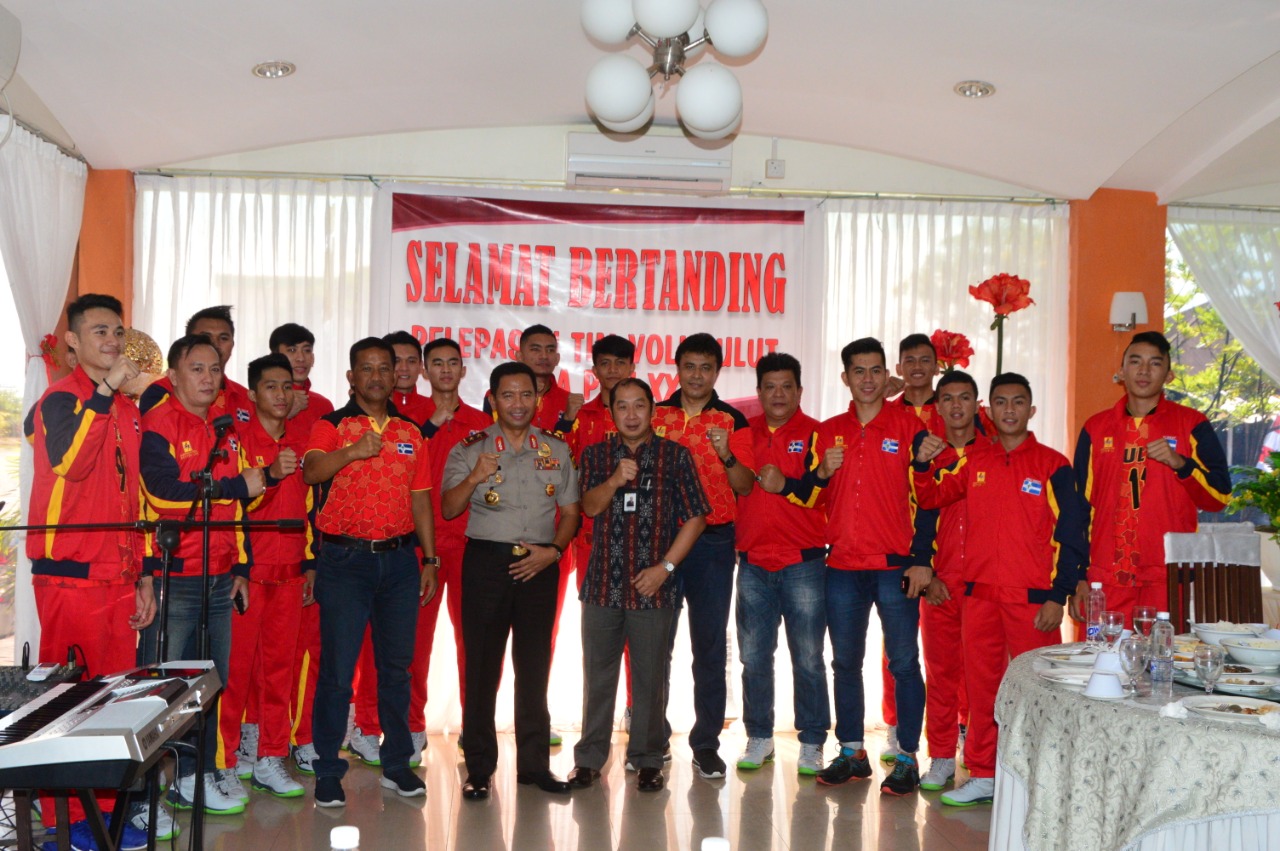 Lepas Tim Pra PON Bola Voli ke Gorontalo, Ini Pesan Kapolda Sulut Bagi Jordan Susanto Dkk