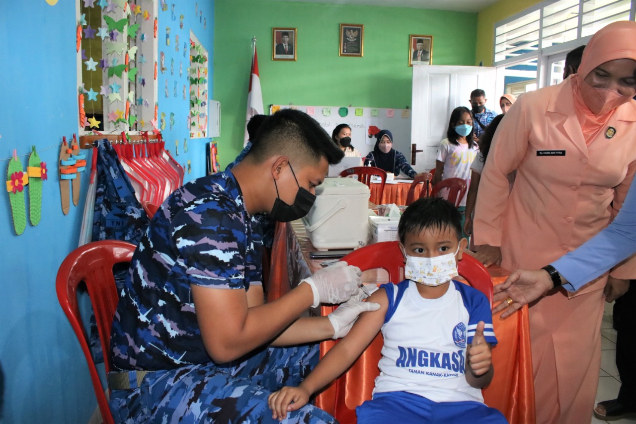 Vaksinasi Anak TK Angkasa Lanud Sam Ratulangi