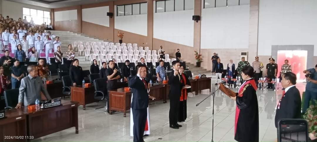 Resmi Dilantik, Stefanus D.N Lumowa Ketua DPRD Minsel Definitif