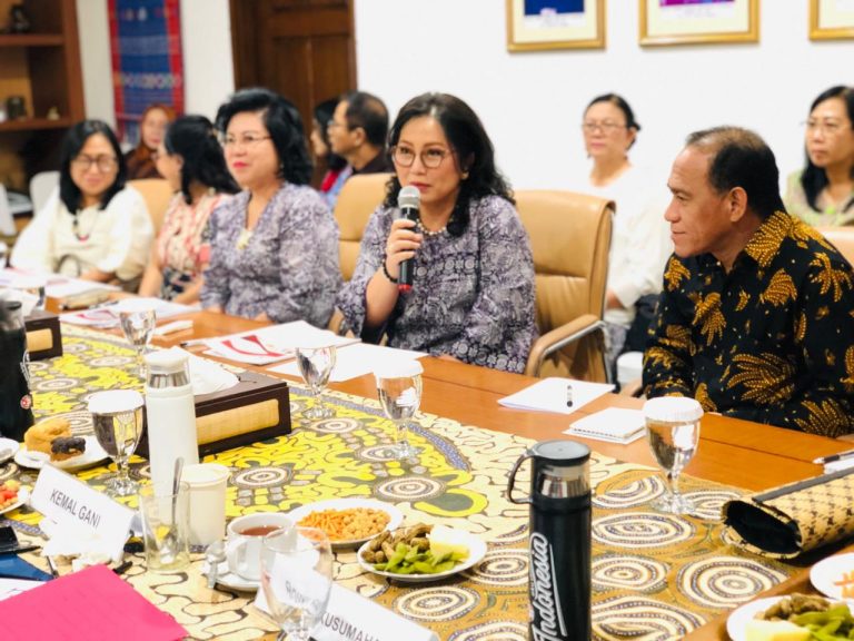 Ketua Dekranasda Sulut Tampil Memukau