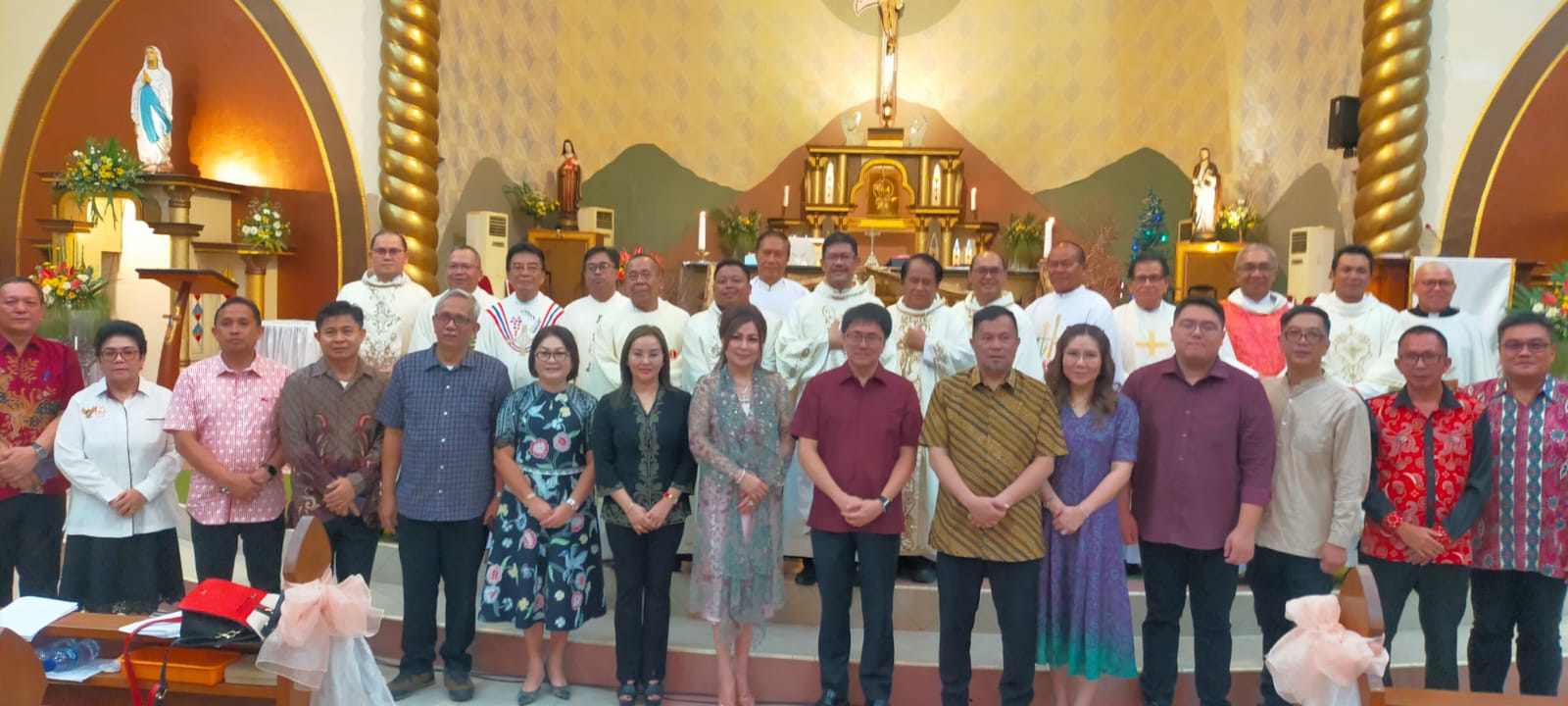 Walikota, Wawali dan Ketua KONI Manado Hadiri Misa Natal di Gereja Katolik Sta Theresia Malalayang