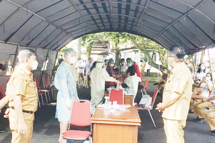 Masuk Kantor Gubernur Wajib Rapid Test Antigen