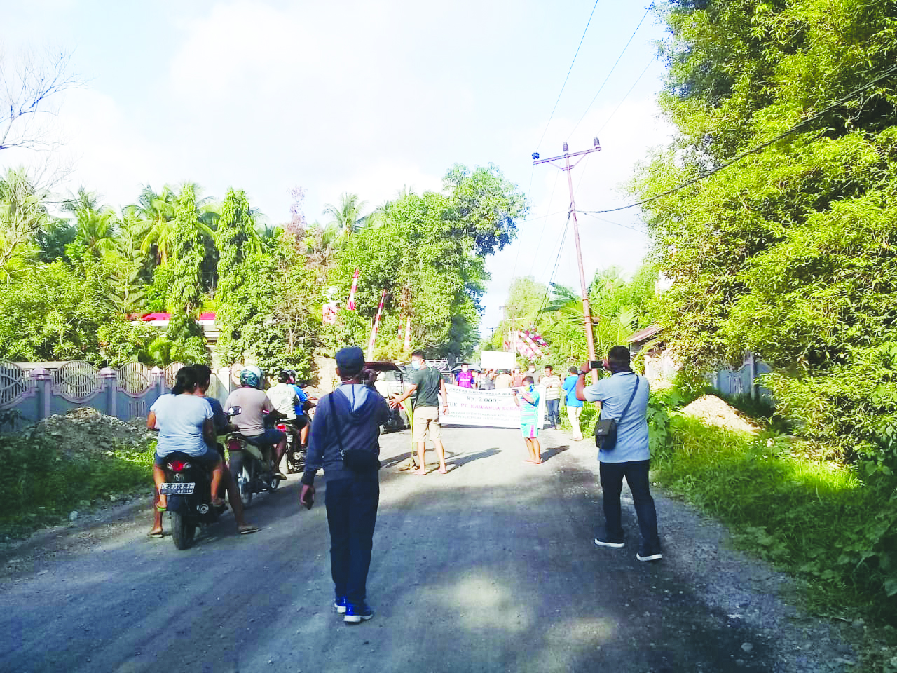 Warga Analan Tuntut PT Kawanua Keramik