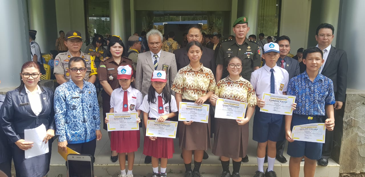 Peringatan Hardiknas di Minsel Khidmat