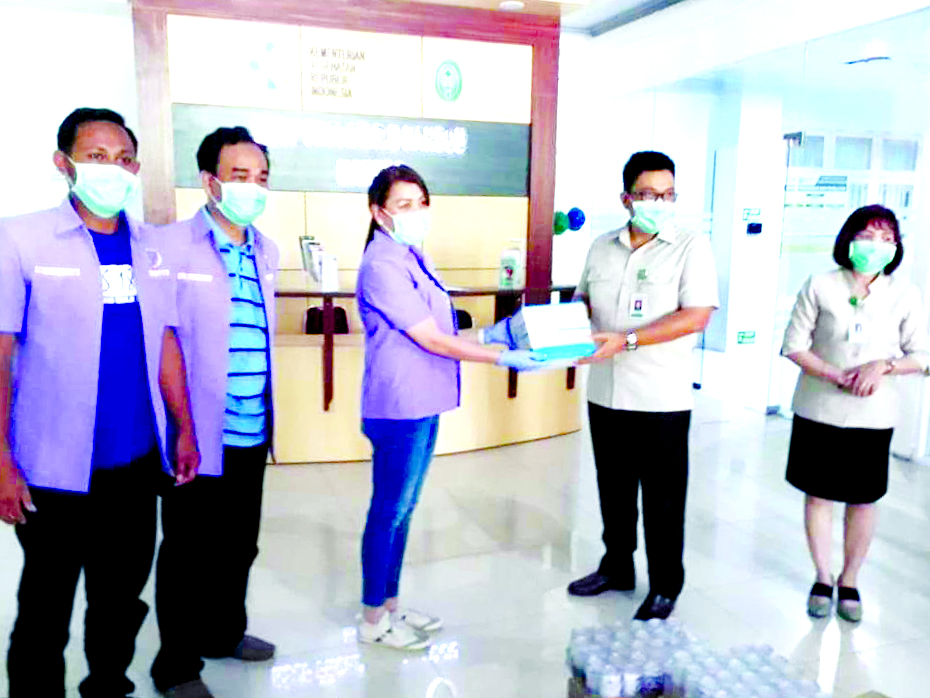 KPRS GMIM Serahkan APD Untuk RSUP Kandou