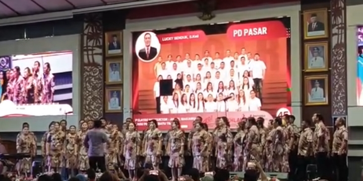Dirut Lucky Bawa Perumda Pasar Manado Jawara Lomba Koor se-SKPD dan BUMD