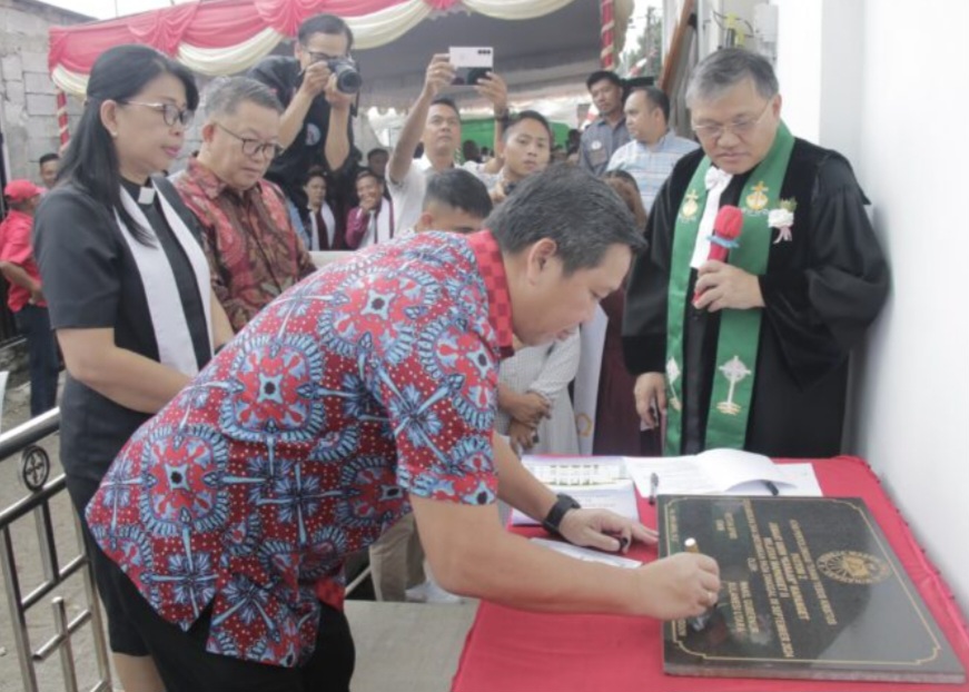 Beribadah Syukur di HUT GMIM Kanaan Mapanget, Wagub Kandouw Imbau Jaga Terus Kebersamaan
