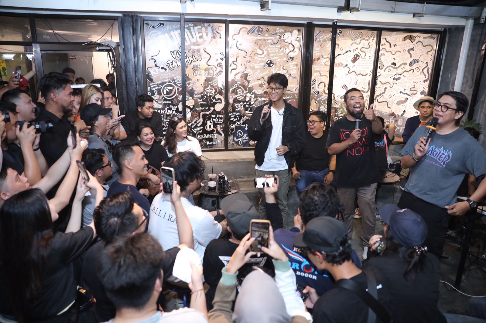 Alam Ganjar Diskusi Industri Kreatif Musik Dengan Germud Manado