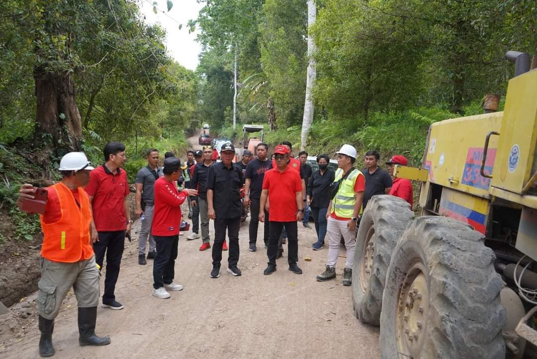 Ditinjau Langsung Bupati Minsel,  Pekerjaan Lanjutan Jalan Raanan Baru - Toyopon Mulai Dikerjakan 