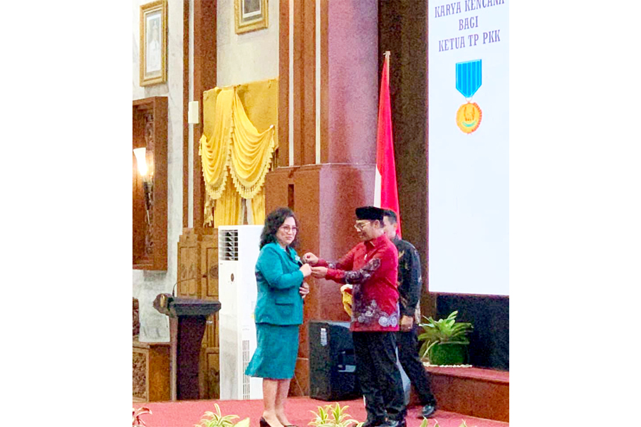 Olly dan Rita Raih Manggala Karya Kencana