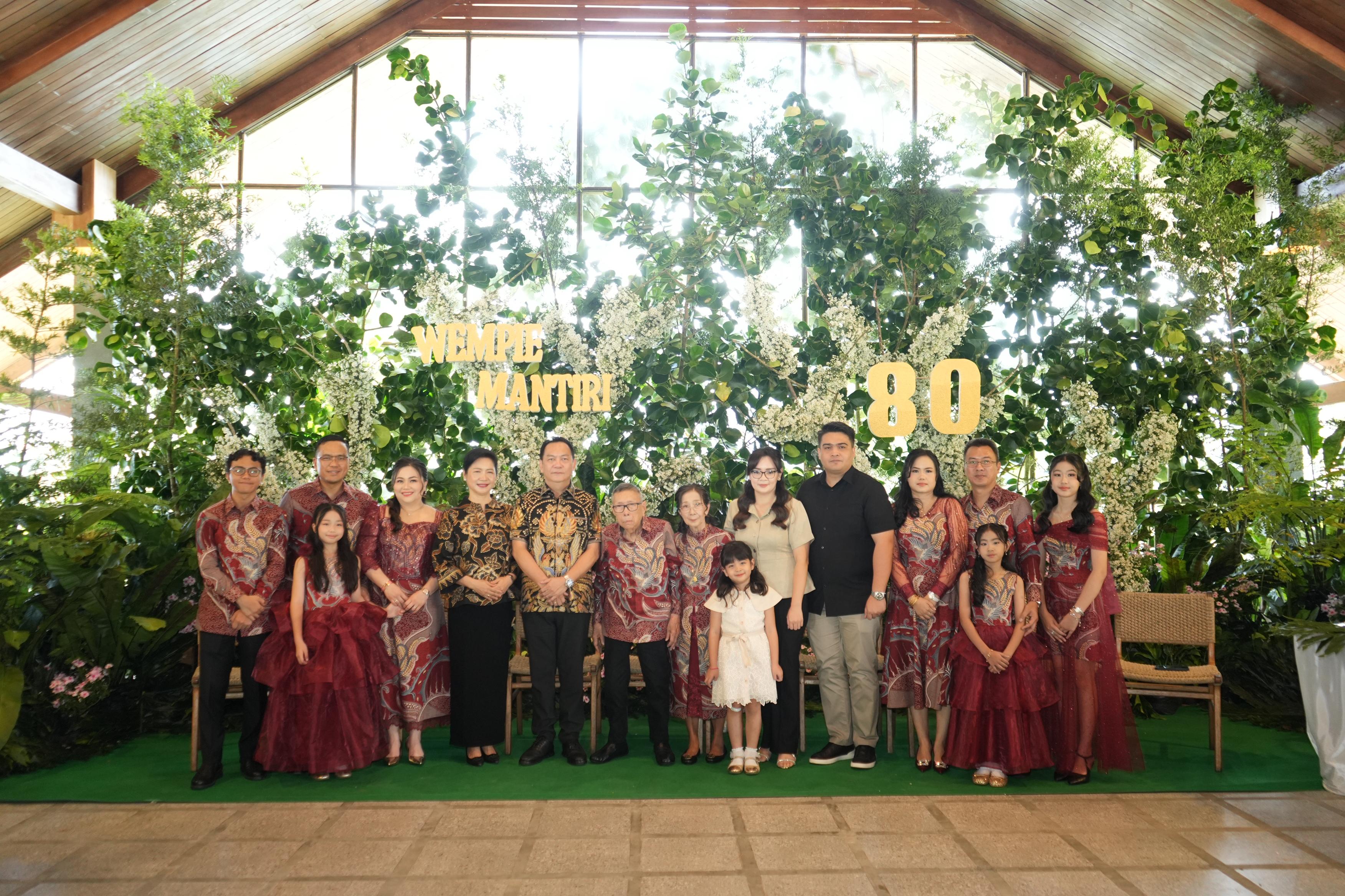 Wali Kota Tomohon dan Tokoh Masyarakat Hadiri Syukuran Ulang Tahun ke-80 Bapak Wempi Mantiri