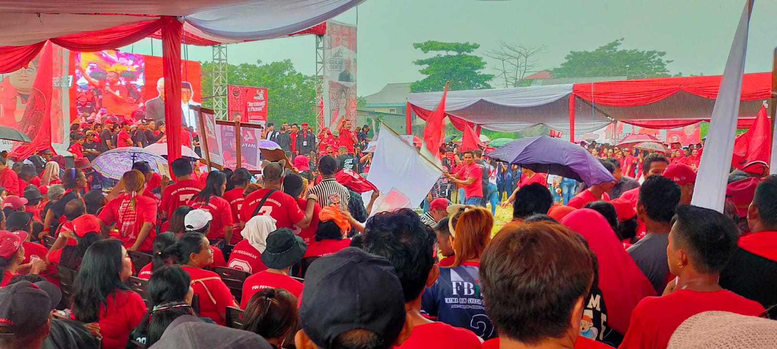 Kampanye PDI Perjuangan Dapil Tuminting-Bunaken-Bunaken Kepulauan Dipadati Pendukung 