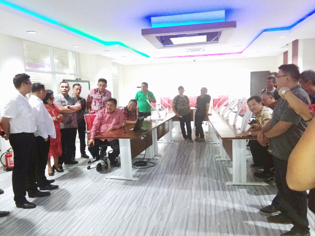 Tinjau Proyek Command Center, Olly Tak Puas