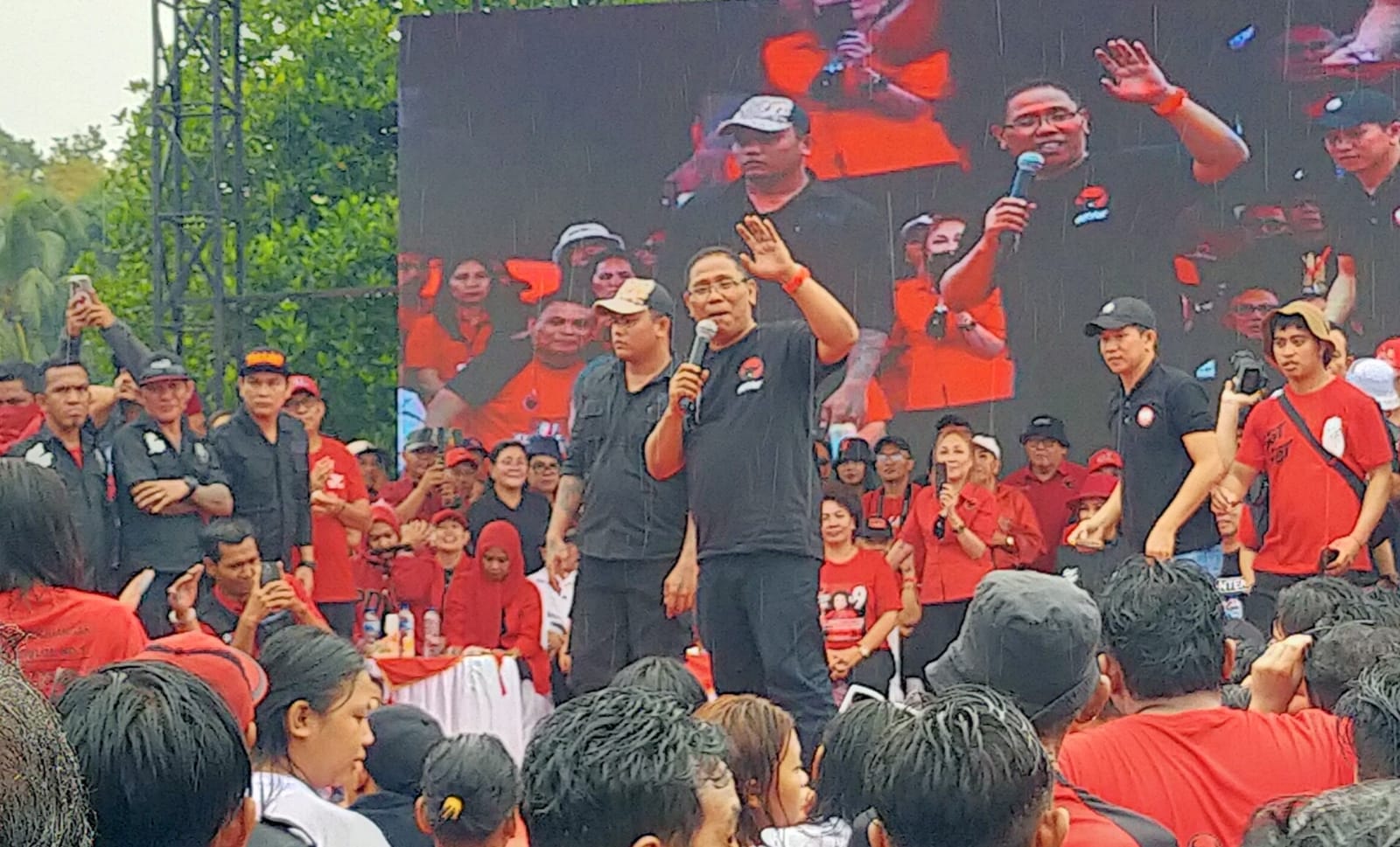 Stanley W Tamo Sebar Dukungan Bagi GaMa di Kampanye PDI Perjuangan Dapil Singkil-Mapanget 