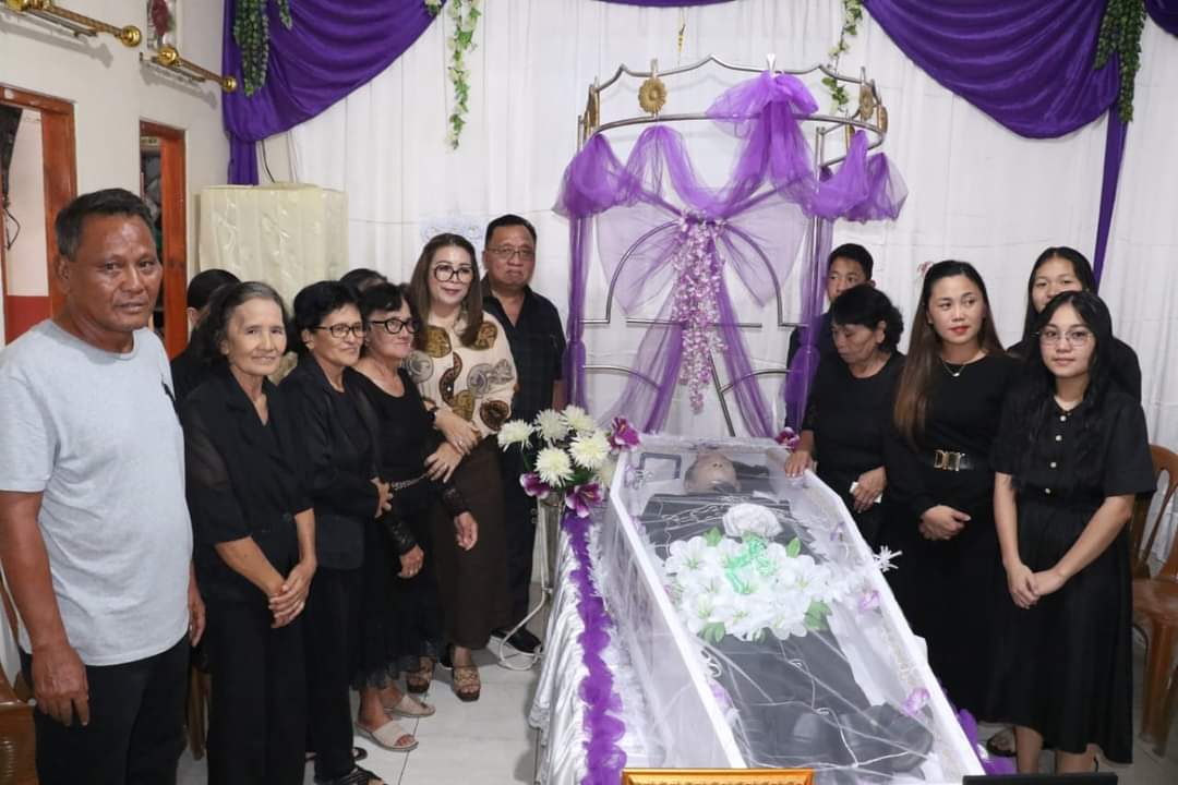 Melayat ke Rumah Duka Alm. Jootje Kalangi, RD Sampaikan Belasungkawa