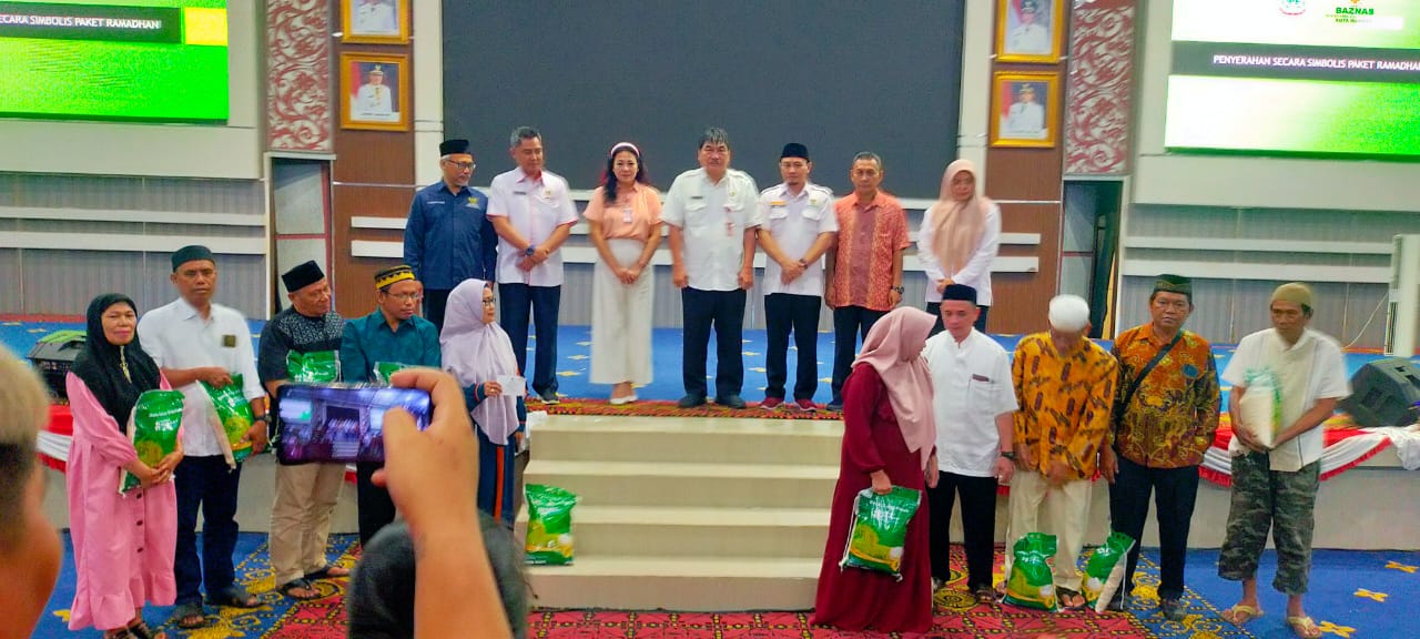 Baznas Buka Puasa Bersama dan Salurkan Zakat, Asisten III Wakili AARS 