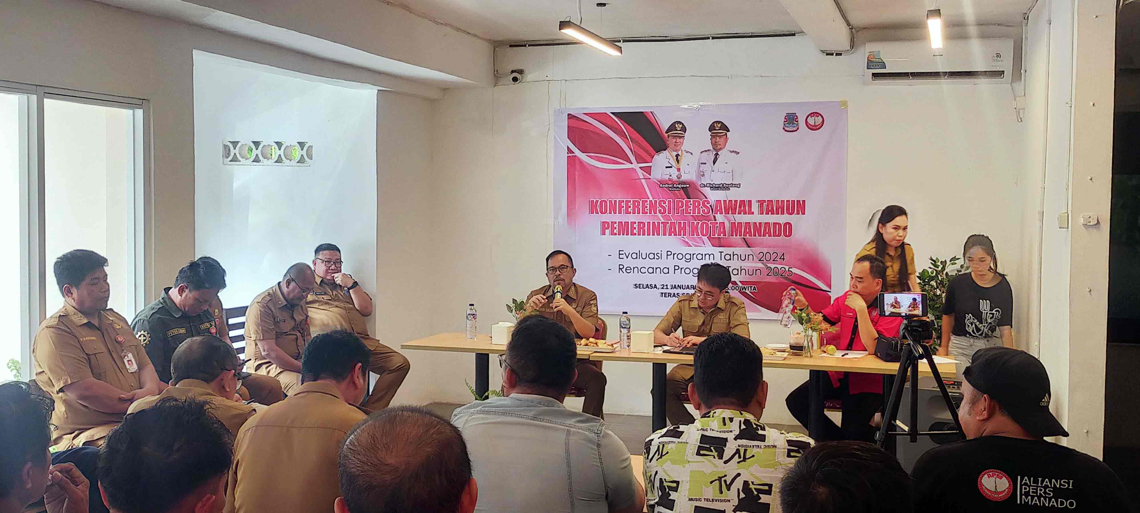 Walikota dan Wawali Manado AARS Gelar Konpress Awal Tahun 2025