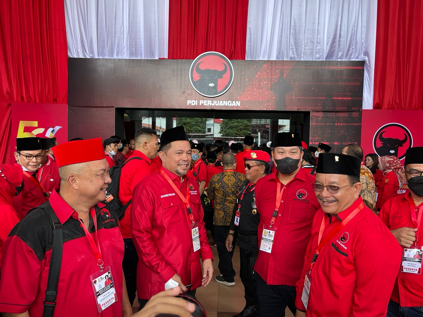 Moncong Putih Manado Full Team di HUT Emas PDIP