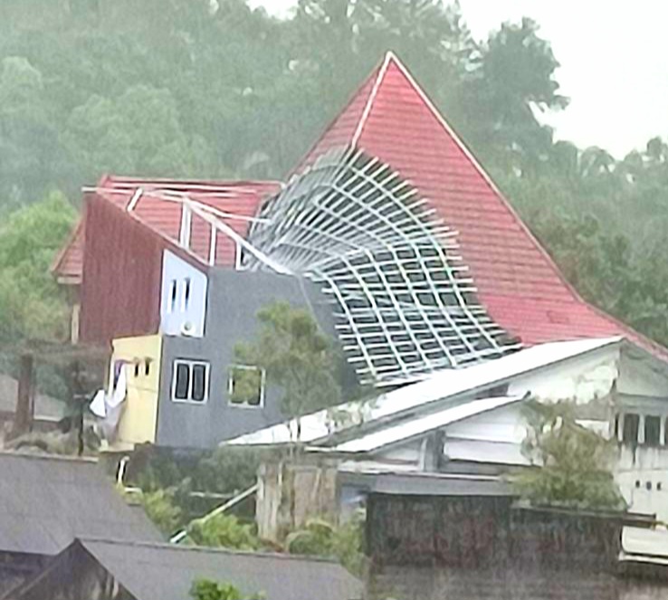 Angin Kencang, Longsor Hingga Pohon Tumbang Hantam Tomohon