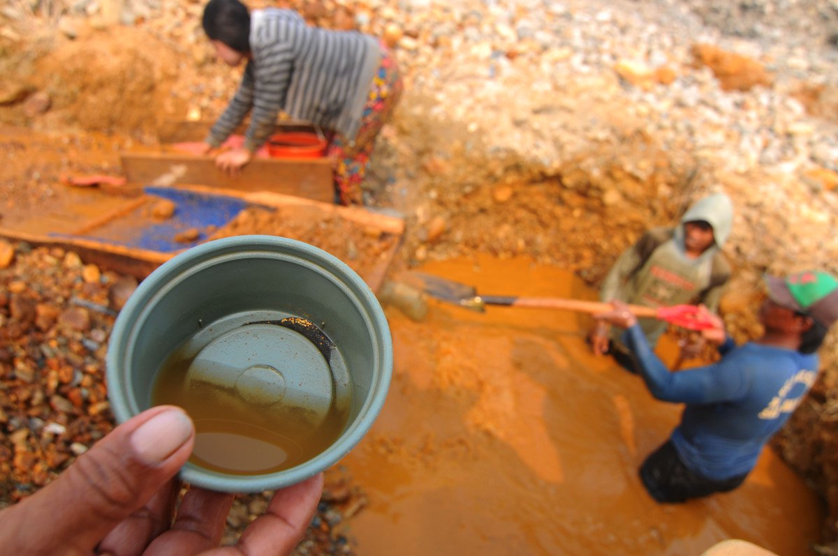 Sejumlah Perusahaan Tambang Tak Berizin Jarah Mitra