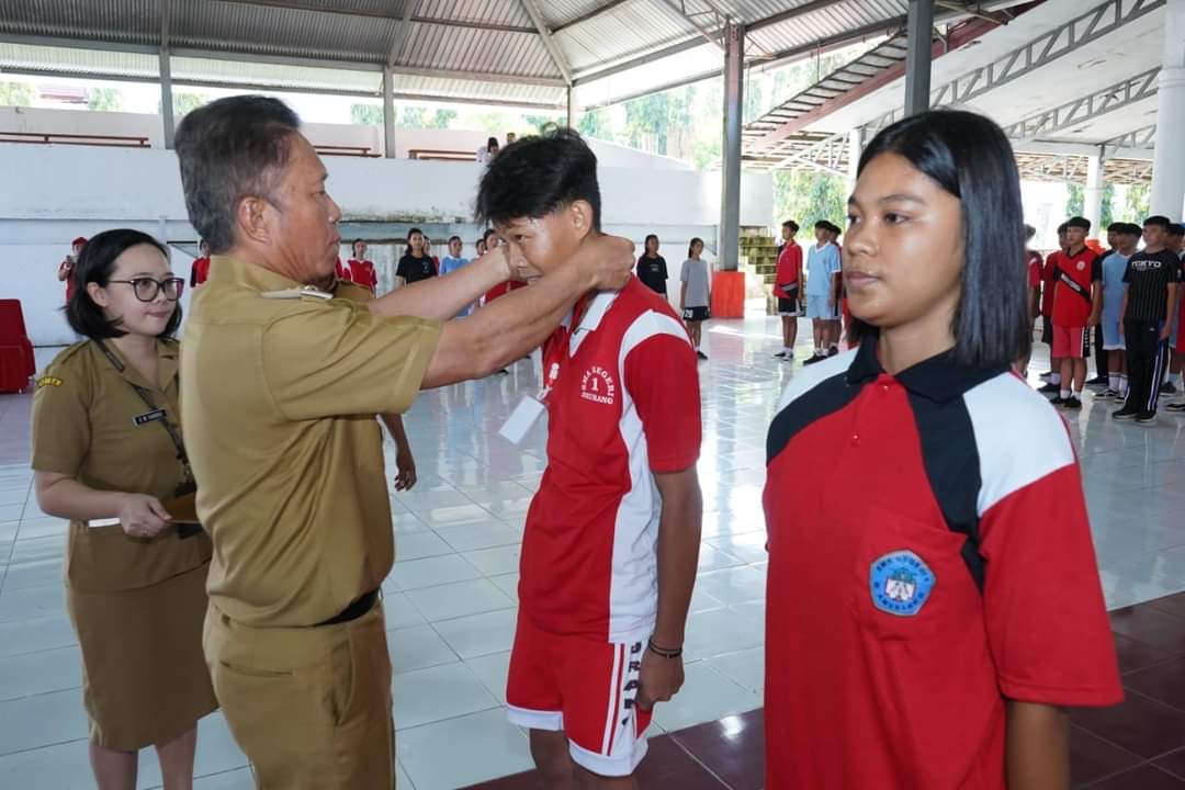 Jadi Pembina Upacara, Bupati Minsel Ingatkan Calon Paskibraka Soal Nilai Pancasila