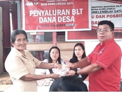 Pemdes Kumelembui Satu Salurkan BLT-DD Tahap Satu Kepada 13 KPM