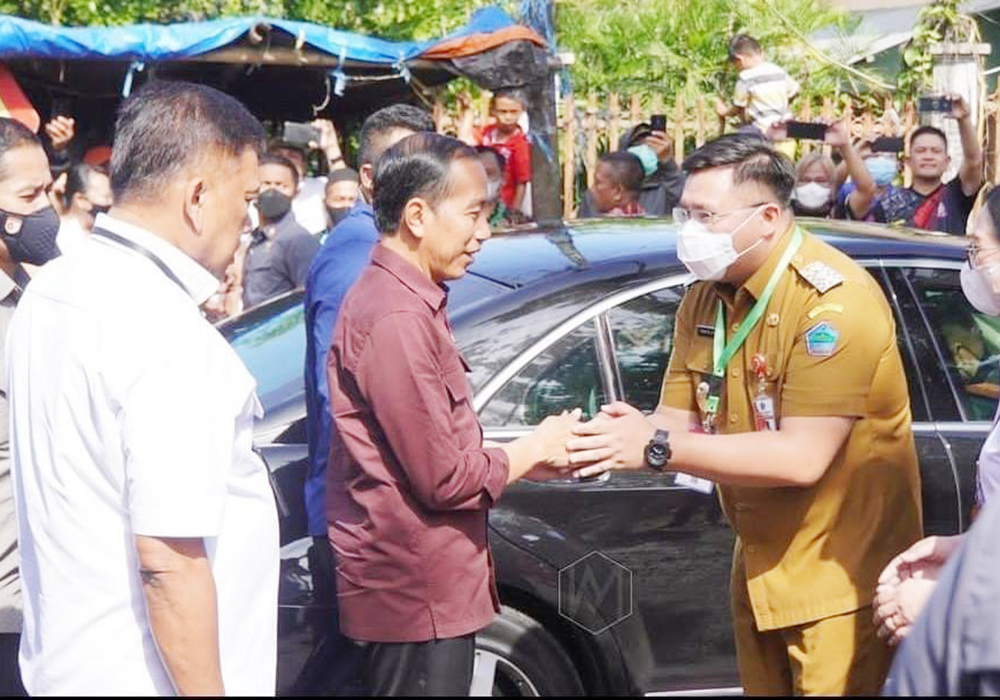 Jokowi Disambut Wabup Kevin Lotulung di Pasar Airmadidi