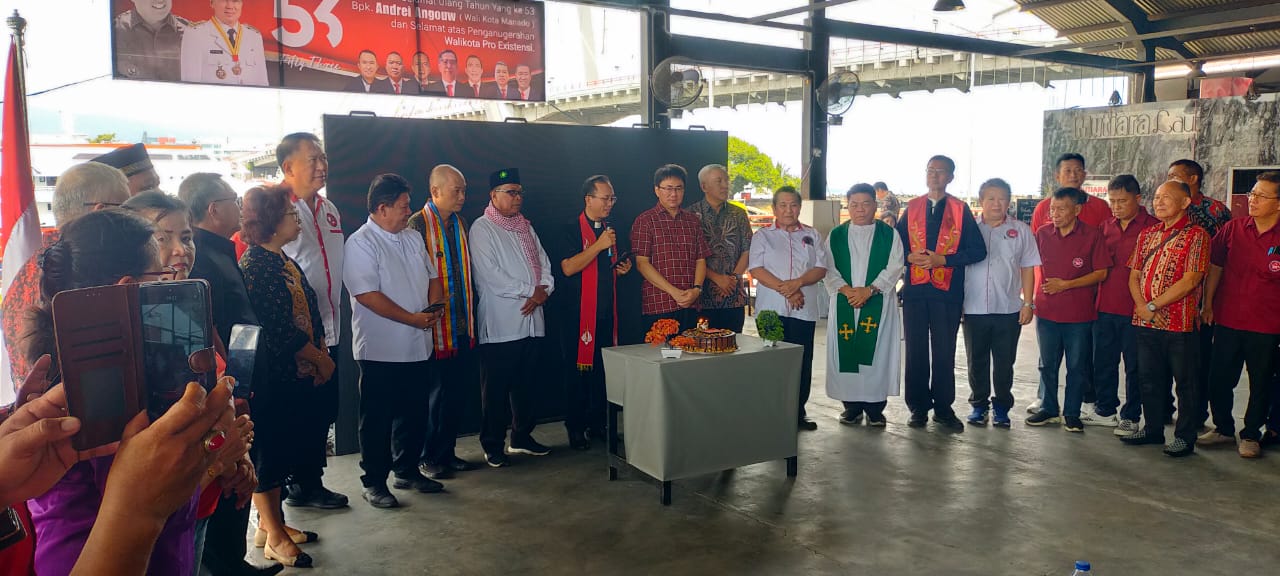 Ultah ke-53 Andrei Angouw Dirayakan Bersama BAMAG dan FKUB di Pasar Bersehati