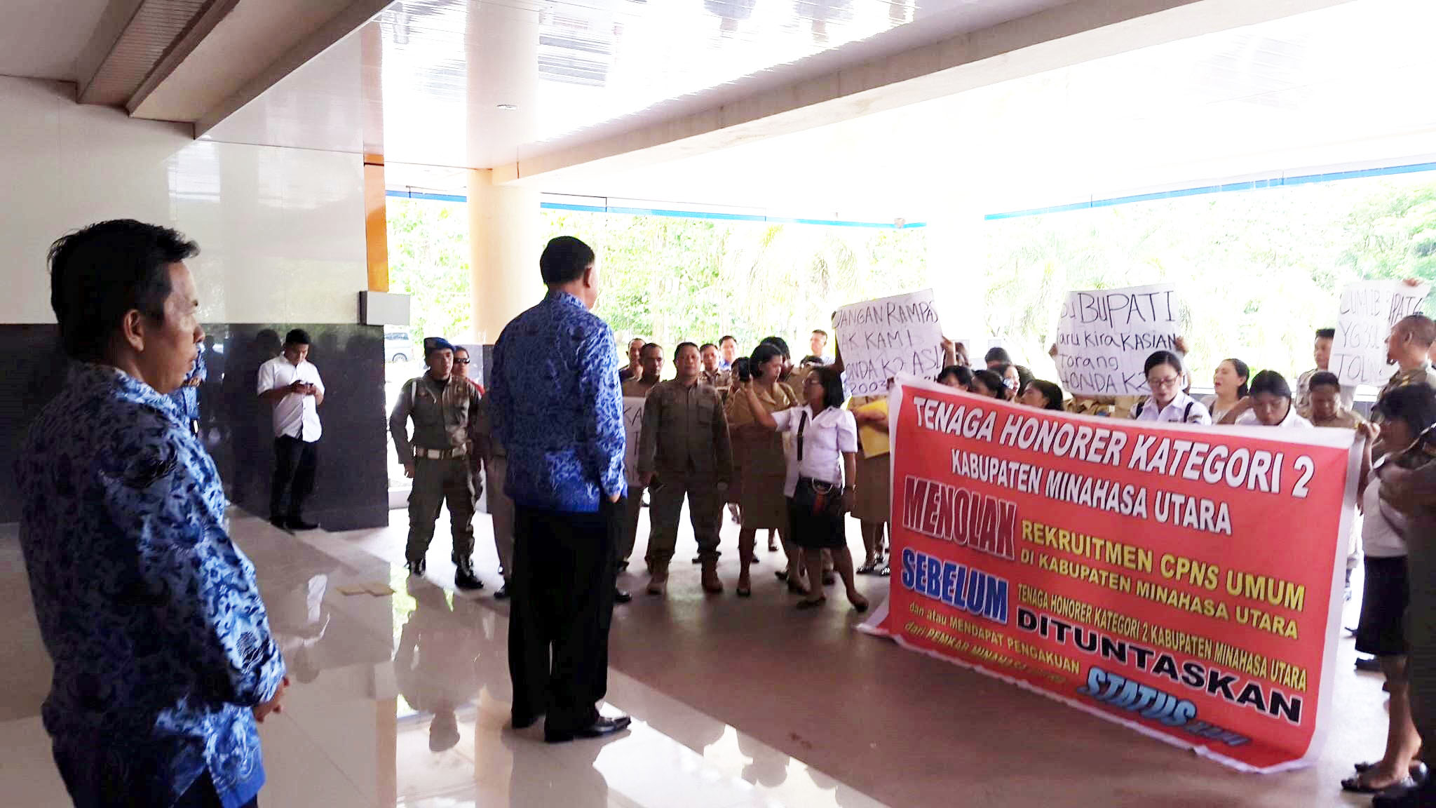 Minta Diakomodir CPNS, K2 Minut Demo 