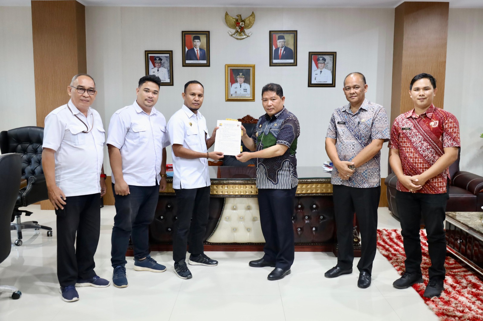 Bupati Kumendong Teken Naskah Hibah dan Serah Terima BMN Dirjen Kementerian PUPR