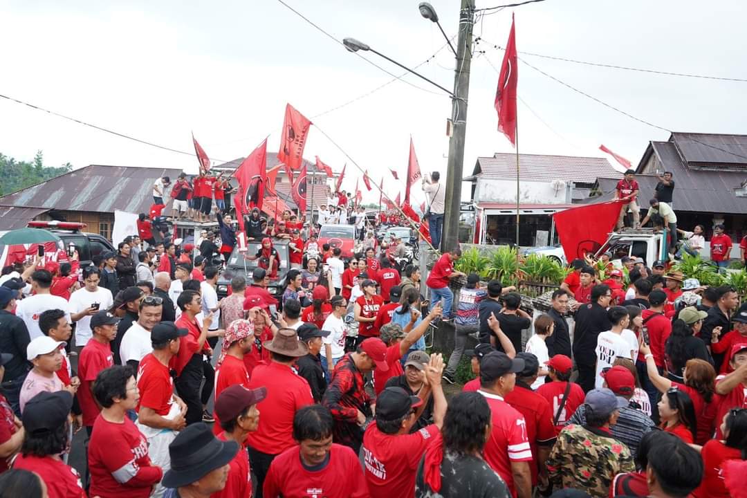 Hujan Tak Surutkan Antusias Warga Hadiri Konsolidasi FDW-TK di Kecamatan Kumelembuai 