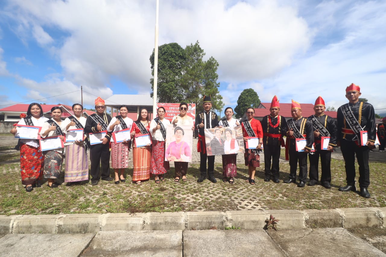 Walikota Tomohon Carroll Senduk Kukuhkan 13 Guru Penggerak