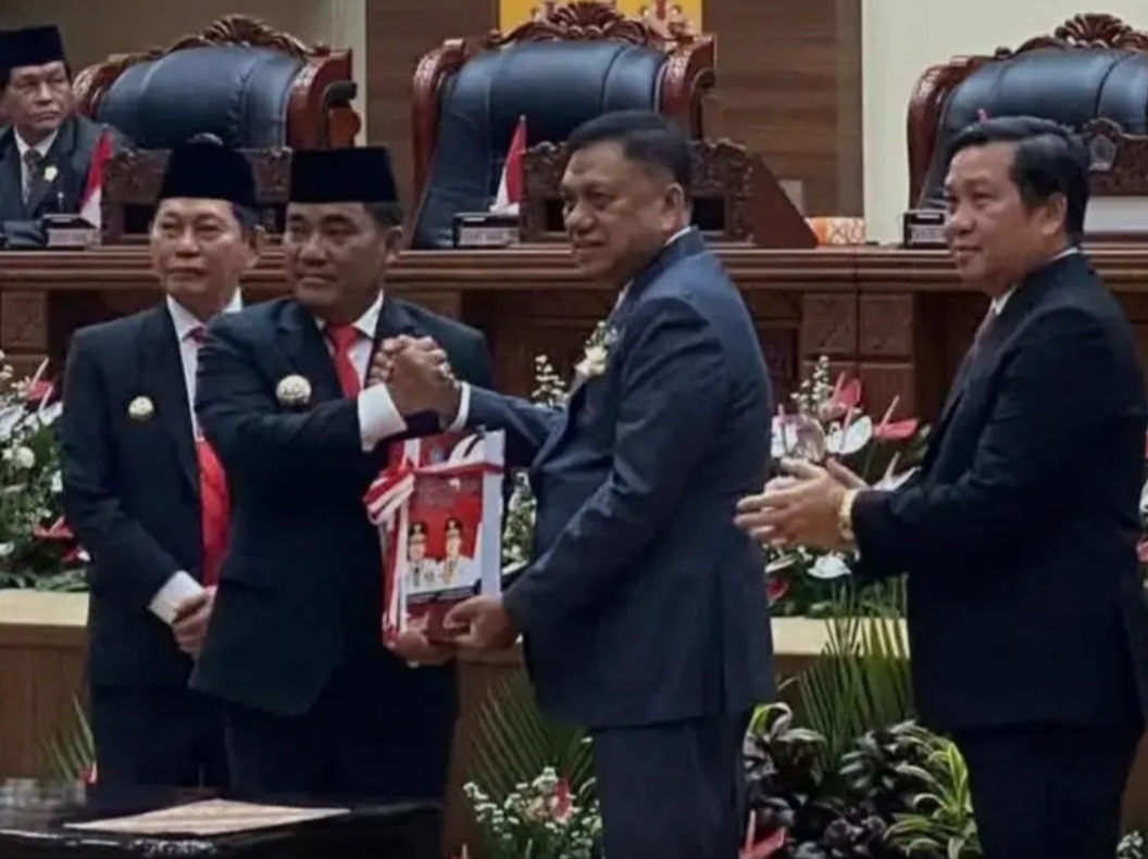 Sertijab, Gubernur Yulius Selvanus terima Memori Jabatan dari Olly Dondokambey