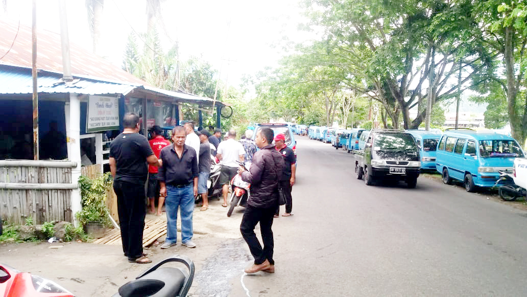 Tolak Taksi Online, Sopir Kampus Mogok Massal