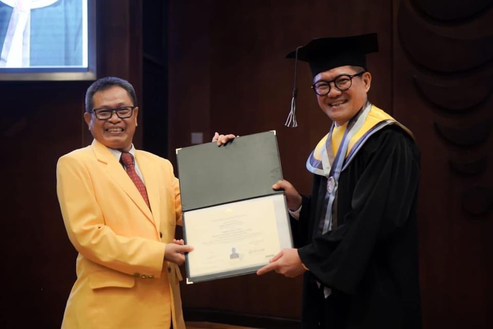 Sah! Joune Ganda Bupati Minut Pertama Wisudawan Universitas Indonesia