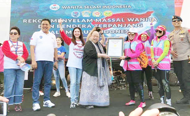 Penyelam Massal Wanita di Manado Tembus Rekor Dunia 