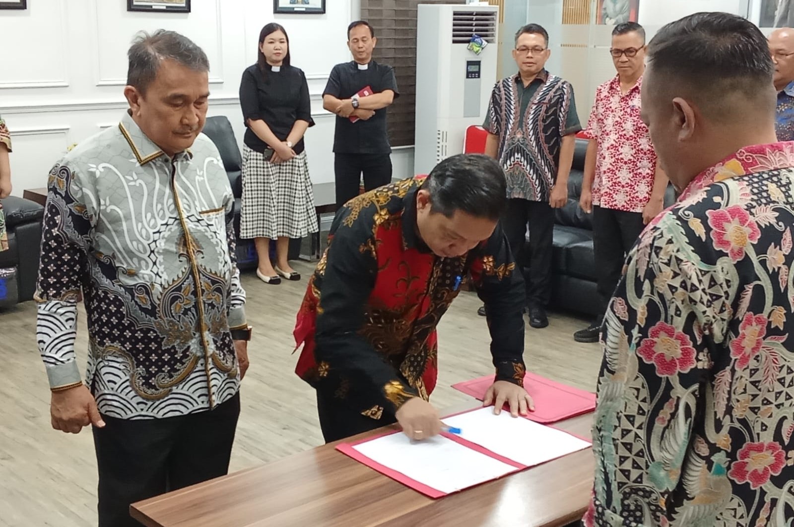 Wawali Richard Sualang Lantik Steven Dandel Resmi Plh Sekda Manado, Definitif Tunggu 3 atau 6 Bulan