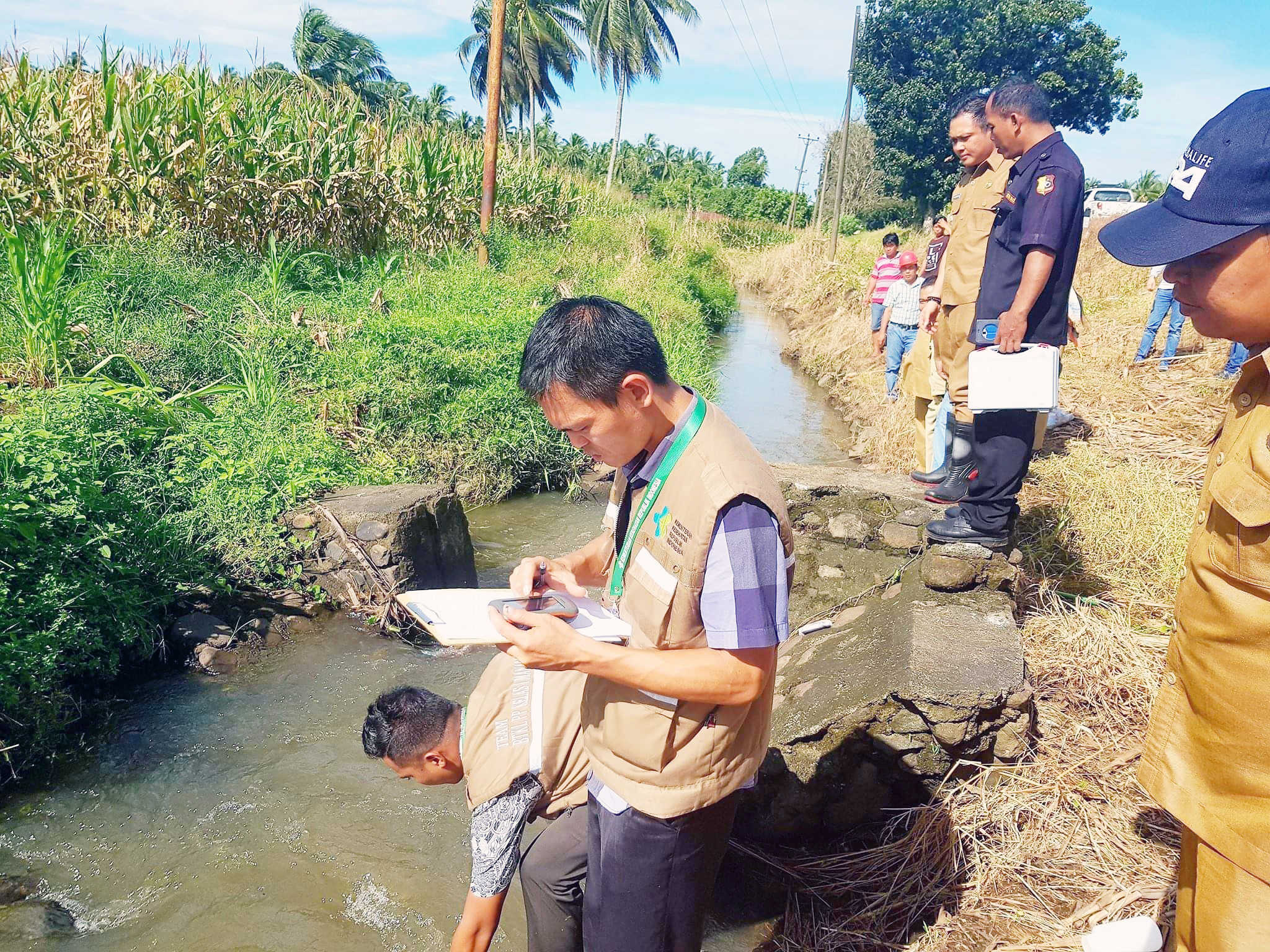 Limbah Pabrik Diduga Cemari Sungai dan Laut