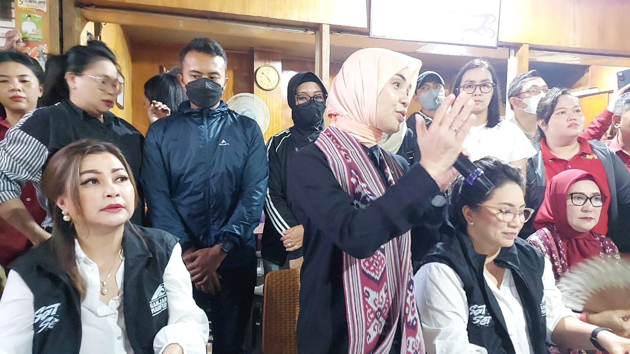 Berbaur dengan Warga Manado di Djarod, Siti Atikoh Beber Sejumlah Visi Misi Ganjar-Mahfud