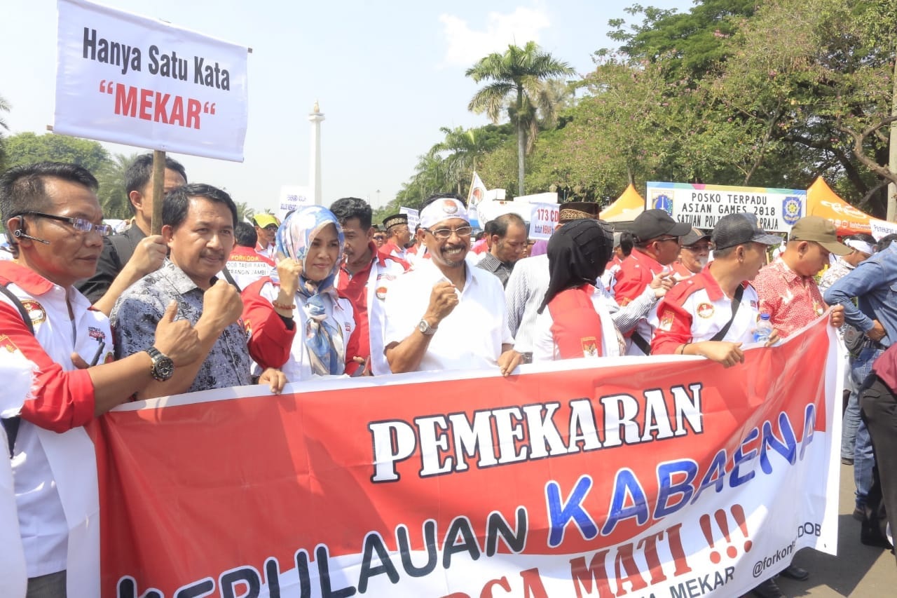 Perjuangkan Pemekaran, Sehan �Goyang� Istana