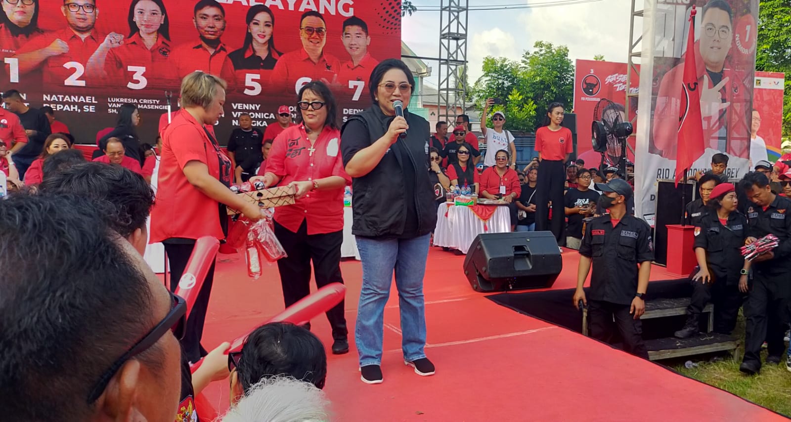 Rita Dondokambey-Tamuntuan Saksi Caleg Dapil Sario-Malalayang Berorasi 