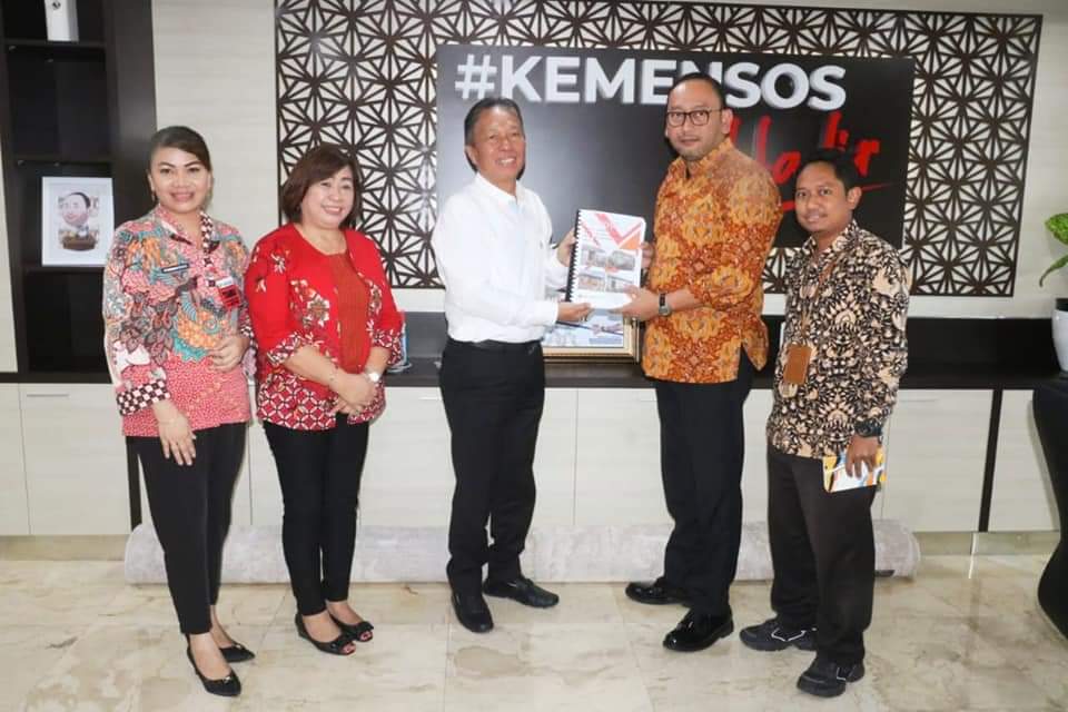 Sambangi Kemensos RI, Bupati FDW Perjuangkan Sejumlah Program