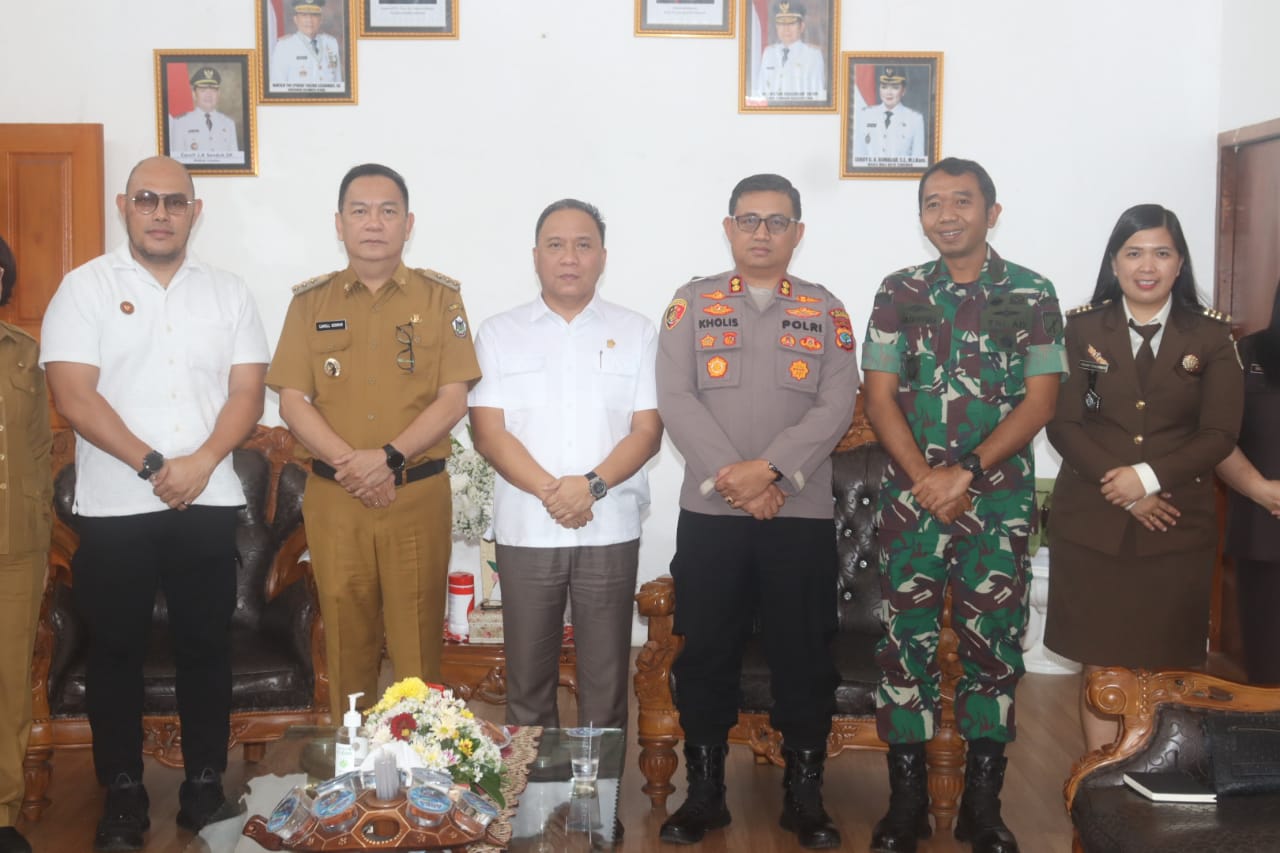 Wali Kota Tomohon Ikuti Pengarahan Mendagri Terkait Situasi Terkini dan Pengendalian Inflasi 2025 Secara Virtual