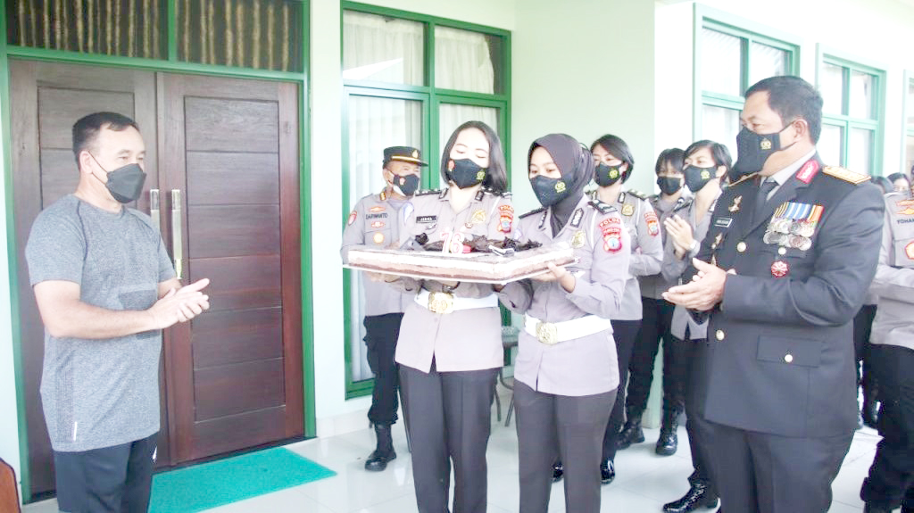 Kapolda Sulut Beri Kejutan ke Pangdam XIII/Merdeka