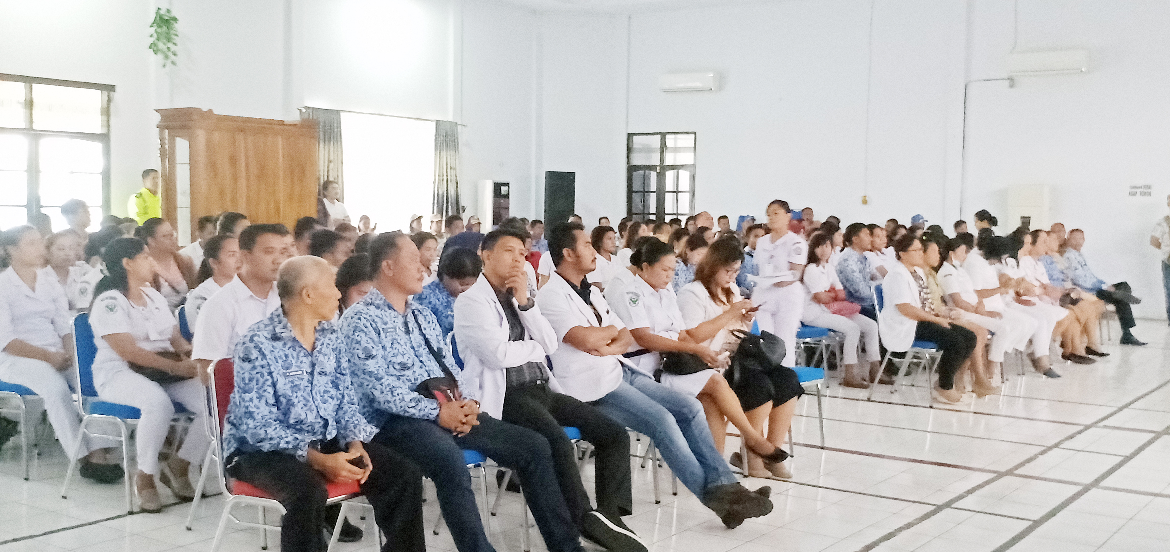 Tenaga Kesehatan RSUD Liun Kendage �Duduki� DPRD Sangihe