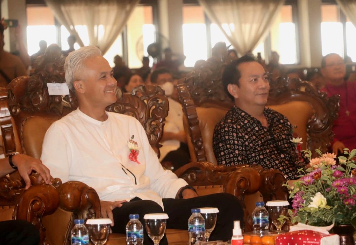 Diterima Caroll, Olly Dampingi Ganjar Bawa Berkat di Tomohon