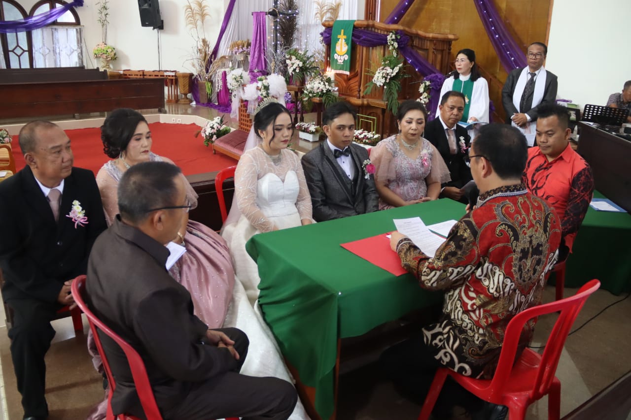 Walikota Caroll Senduk Catatkan Perkawinan Johanes dan Angelita
